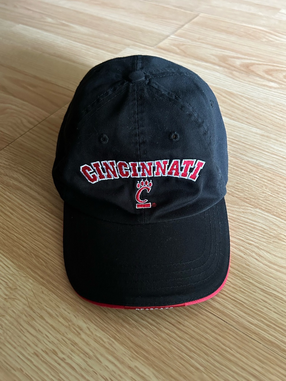 NCAA Cincinnati Bearcats Black Red Cap OS